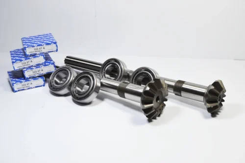 Вал вертикальний переднього моста МТЗ 52-2308063 Піввісь 52-2308065 (Комплект) + 4 підшипника ZVL