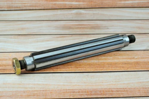 Вал головний з гайкою КПП 25.37.157 (Т-25, Д-21)