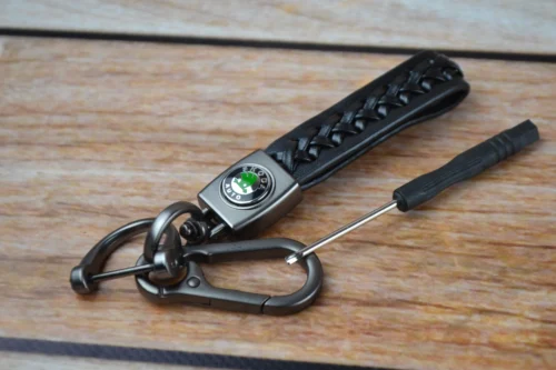 Стильный Кожаный брелок с карабином и логотипом Skoda цвет Черный