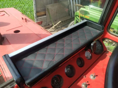 Полиця (170) на ЮМЗ, велика кабіна з відкриванням