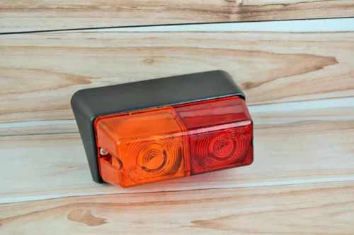 ЛІХТАР ЗАДНІЙ ФП-209 (МТЗ, ЮМЗ-6, Т-40) МЕТАЛЕВИЙ КОРПУС