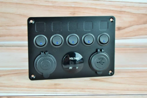 Блок перемикачів 5 клавіш з підсвічуванням, два виходи під USB 4.2А + вольтметр + прикурювач (наклейки) 15см*10,5см