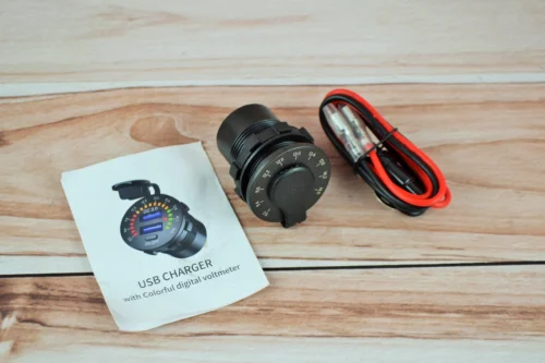 Подвійний USB-роз'єм QC3.0 З кільцевим волетметром і Switch Control , Пилозахисний чохол