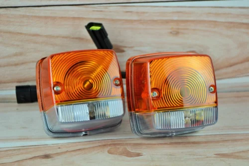 Габарит передній+поворот  12-24v 83*83*51mm (038)