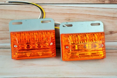 Габарит LED жовтий ліхтар + Біла підсвітка знизу 24вольт (10см * 6см) (1шт)