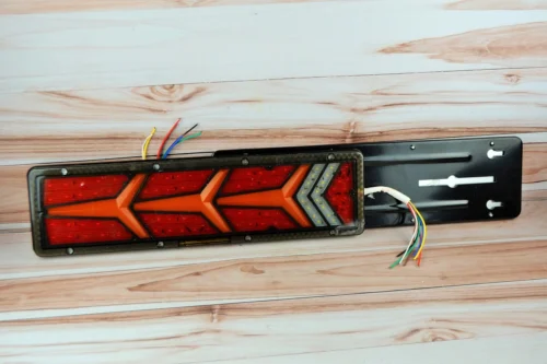 Ліхтар LED задній до Автомобільної техніки, вантажівок, 24V 33х13см (Біжить поворотник)
