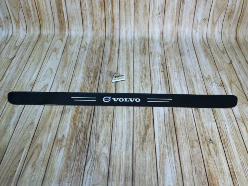 Наклейка на задній бампер карбонова Volvo на всі моделі, також інші марки автомобілів