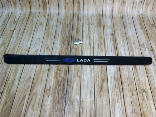 Наклейка на задній бампер карбонова LADA на всі моделі, також інші марки автомобілів