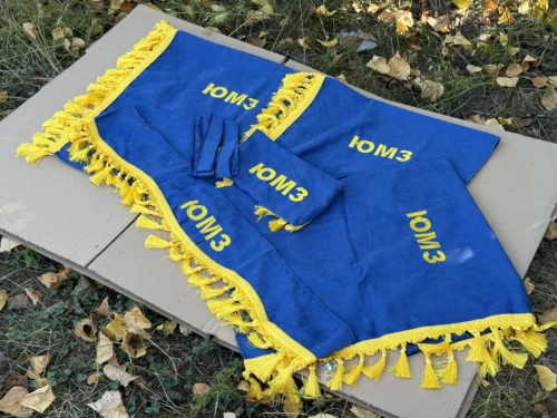Повний комплект штор у кабіну ЮМЗ-6 (Надпис ЮМЗ) (Сині штори + кріплення)