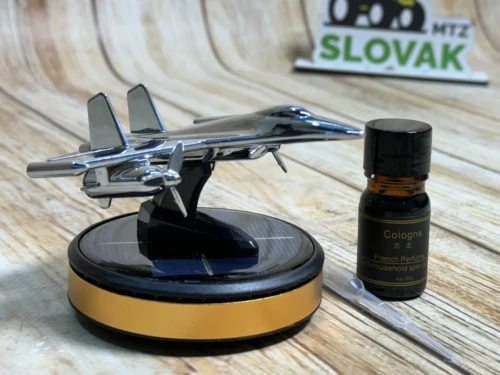 Автомобільний ароматизатор винищувач з роздуванням на сонячній панелі. (Сірий з золотою підставкою)