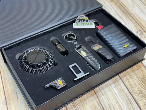 Подарунковий бокс для авто Chevrolet (Ароматизатор, заглушки, брелок, тримач окулярів, ключниця)