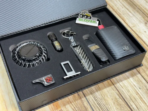 Подарунковий бокс для авто Mercedes-Benz(Ароматизатор, заглушки, брелок, тримач окулярів, ключниця)