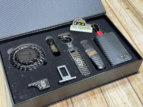 Подарунковий бокс для авто KIA (Ароматизатор, заглушки, брелок, тримач окулярів, ключниця)