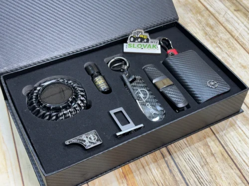 Подарунковий бокс для авто Opel (Ароматизатор, заглушки, брелок, тримач окулярів, ключниця)