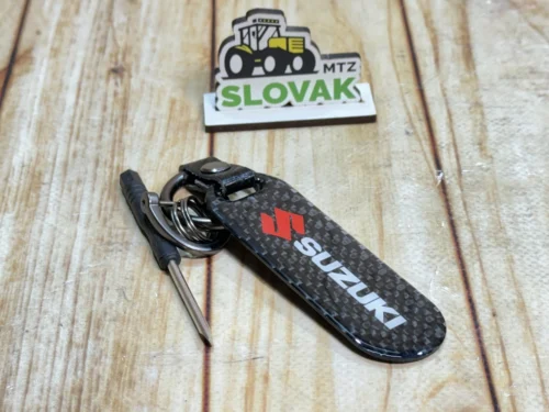 Стильний карбоновий брелок з логотипом Suzuki колір Чорний