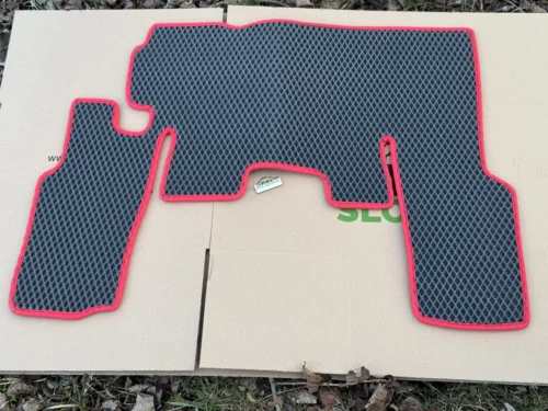 EVA Килимок до трактора МТЗ-82. УК (Червоний, На коврик з двух частин)