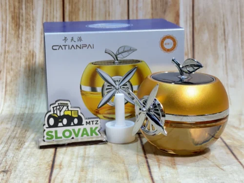 Автомобільний ароматизатор у формі золотого яблука з ароматизованою рідиною