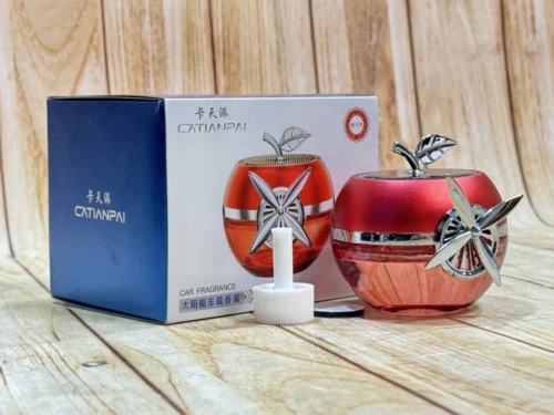 Автомобільний ароматизатор у формі червоного яблука з ароматизованою рідиною