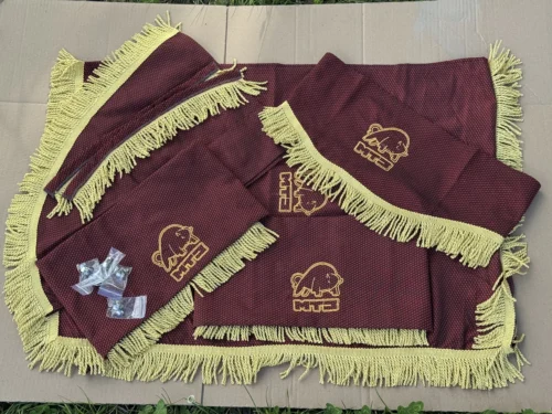 Повний комплект штор у кабіну МТЗ-80/82 (Велика кабіна, Червоні штори) + кріплення