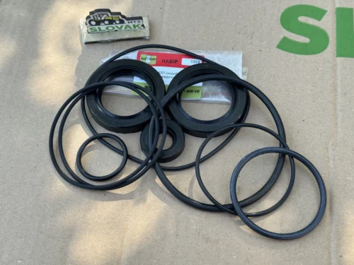 Набір ущільнювачів КЗП (коробки зміни передач) Т-40/АМ з манжетами, арт. 1304, Бастіон
