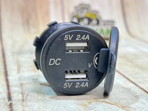 Автомобільна USB зарядка з вольтметром 2×USB 5V 2.4A (панельна)
