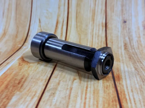 Вісь проміжної шестерні 52-1802094РН з гайкою в зборі